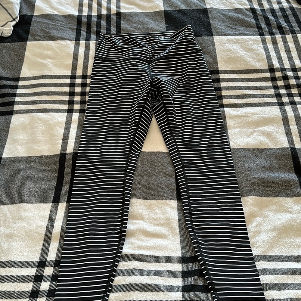 Lululemon wunder under high-rise tight Luxtreme 28”  stripe b/w W5BNIS size 8